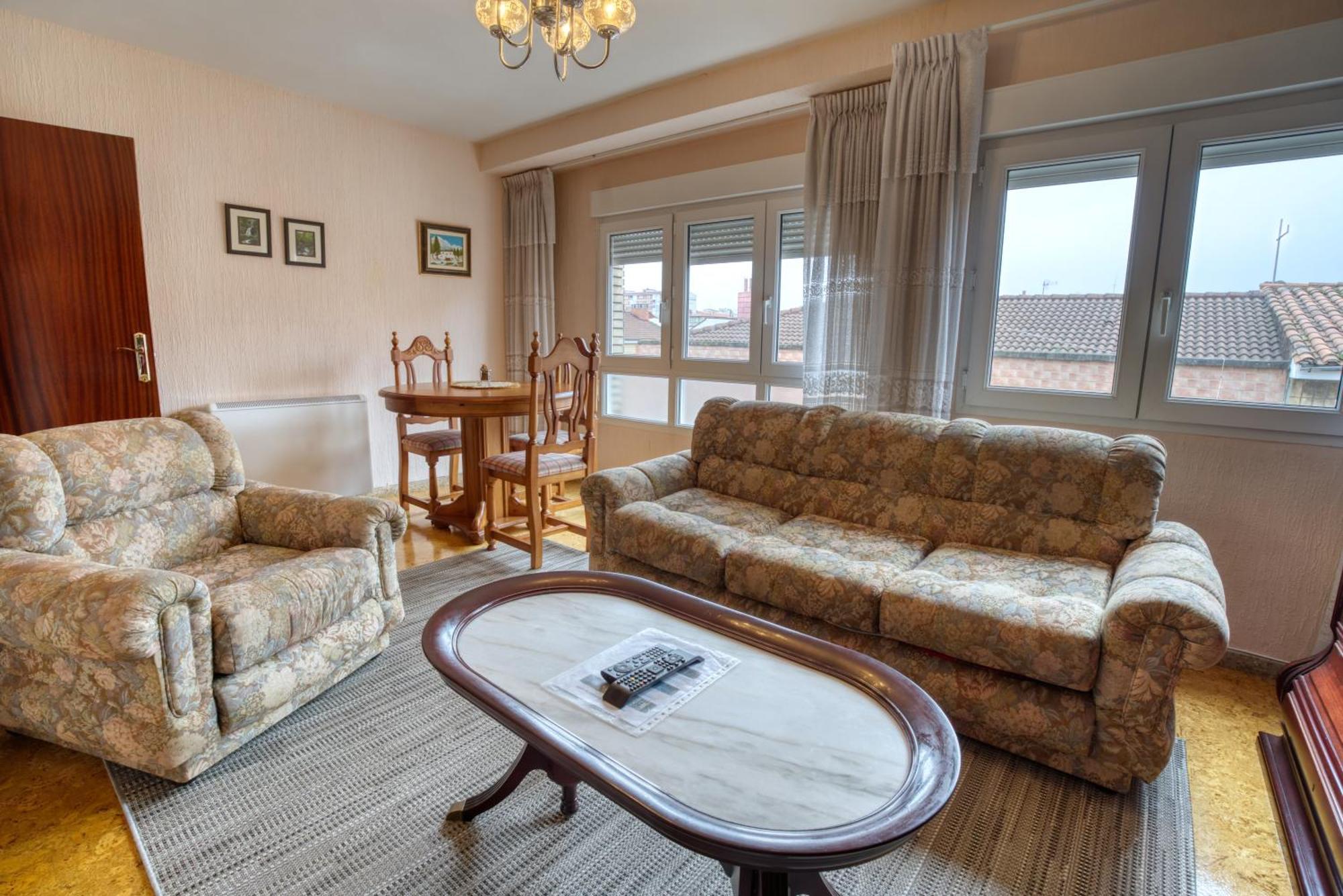 Apartamento Muy Amplio, Con Wifi Y A 12 Minutos Del Centro Gijón Exteriér fotografie